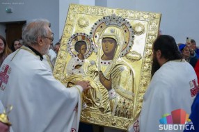 Stotine vernika dočekalo čudotvornu ikonu iz Hilandara