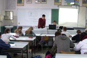 Nastava na hrvatskom – iz kakvih udžbenika uče deca?