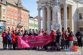 Simboličnom šetnjom obeležen Nacionalni dan borbe protiv raka dojke