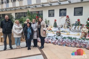 Kompanija "Phiwa" - paketići za mališane iz socijalno ugroženih porodica i najmlađe pacijente Opšte bolnice