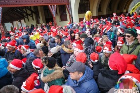 Trka Deda Mrazeva okupila više od 2.000 sugrađana svih generacija