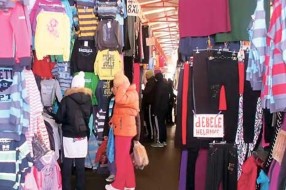 Božić Bata stigao i na buvljak