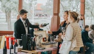 Dobrim vinom protiv lošeg vremena: održan treći "WineSu" salon vina na Paliću