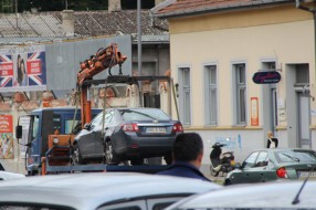 Pauk "jede" i propisno parkirana vozila