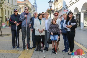 „Za nas 500 ona je naše oči“ – priča o slepima i slabovidima Subotice