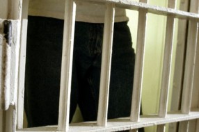 Broker iza rešetaka