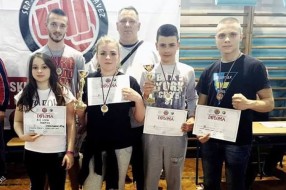 Kikbokseri Spartaka osvojili pet medalja na turniru u Kumanu