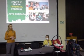 Pravilna upotreba dečjih auto sedišta čuva zdravlje i život dece u saobraćaju