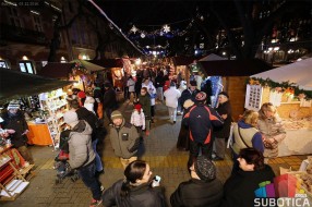 Kuvano vino i slatkiši se najčešće prodaju na "Winterfestu"