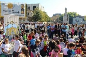 Flešmob performans u čast knjige održan na Gradskom trgu