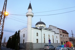 Razbijanje prozora na džamiji od 19. marta ne može da se podvede u etnički i verski motivisano nasilje