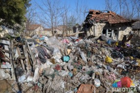 Divlja deponija na privatnoj parceli - (ne)rešiv problem meštana u Ulici Ante Evetovića Miroljuba