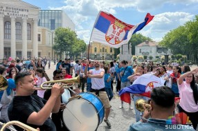 Maturska euforija u punom jeku: Grad u znaku mladosti
