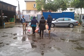 Kompanija "Don Don" migrantima svakodnevno donira hleb i pecivo