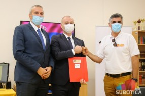 Uručena donacija komunikacione opreme Gerontološkom centru