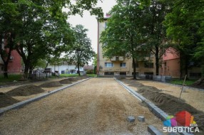 U toku izgradnja parkinga u Zetskoj ulici, stanovnici Kertvaroša i Kera dobijaju teretanu na otvorenom