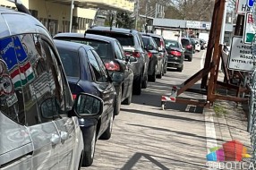 Granični prelazi rade punim kapacitetom ali gužve su i dalje velike