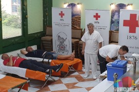 Akcija dobrovoljnog davalaštva krvi "Humani Božić" u Crvenom krstu