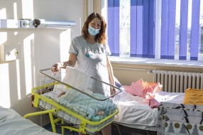 Prvog dana 2023. godine rođene četiri bebe, devojčica iz porodice Kolar najbrža
