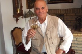 Zvonko Bogdan pesme "pretočio" u vino