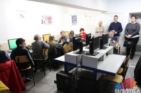 Đaci informatički opismenjavali starije sugrađane