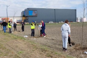 Građani zasadili drvored od 80 sadnica u Željezničkom naselju