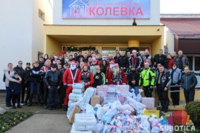 Bajkeri obradovali mališane "Kolevke"