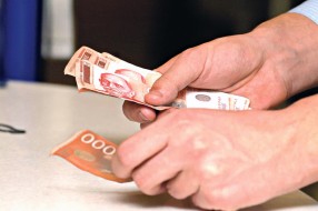 Lavina nezadovoljstva u javnim preduzećima zbog Zakona o maksimalnim zaradama