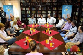 Ministar Vulin u poseti Gerontološkom centru