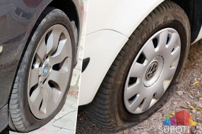 Probušene gume na automobilima na Radijalcu