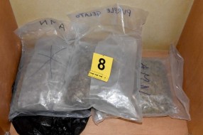 Tri osobe uhapšene zbog neovlašćene proizvodnje i prodaje narkotika