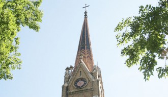 Nakrivljeni toranj na Senćanskoj crkvi