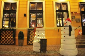 Kafe Priča - mesto gde stanuju "gumeni" Sneško Belići