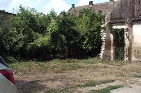 Zakorovljene javne površine i napuštene kuće