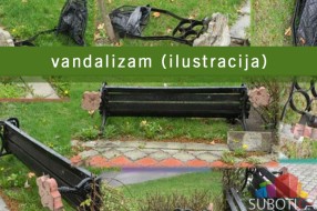 Okačili klupu o krošnju