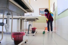 Čistačice brinu da virus ne uđe u školu
