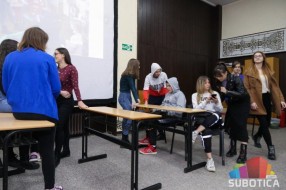 “Forum teatar” predstavio  značaj trakica sa sunokretom