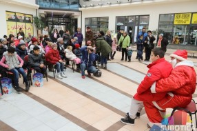 Mališani PU "Naše nade" pripredili priredbu i darivali paketiće deci sa invaliditetom