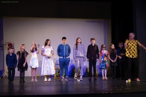 U prepunoj sali Dečjeg pozorišta: „Shadowplay“ oduševio premijerom predstave „A gde je miraz?“