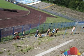 Radna akcija "Očistimo stadion" na +30 stepeni