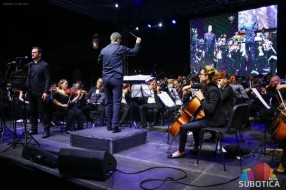 Subotički simfonijski orkestar, hor i preko stotinu umetnika 30. avgusta na Gradskom trgu