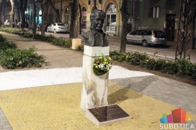 Neuspeo pokušaj krađe biste književnika Dežea Kostolanjija