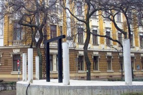 Povratak pesnika Kostolanjija u gimnaziju
