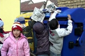 Deca razvrstavaju otpad