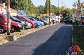 AD "Tržnica" asfaltirala pešačku stazu na prednjem delu Buvljaka