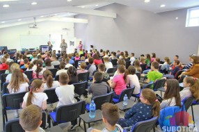 Održana promocija kreativnog pisanja i zbirke pesama i bajki za decu