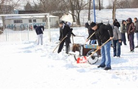 Spartakovi "Marinci" čiste sneg