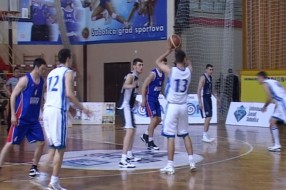 Pobeda košarkaša, poraz košarkašica