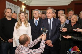 Jene Maglai: Građanska opcija udarac SVM-u