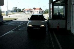 Šverc mobilnih telefona na Kelebiji